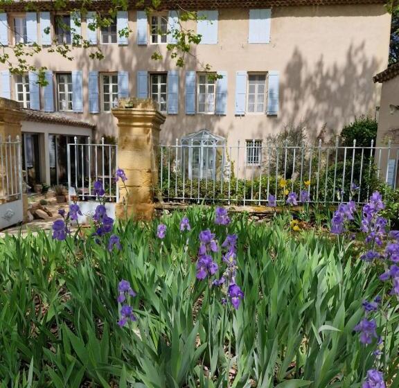 ویلای لوکس 1 خوابه, 1560  Domaine Des Cinq Jardins  A Magical And Authentic Mansion