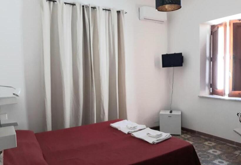 Standard room with outdoor bath, Camere Matrimoniali Sul Lungomare