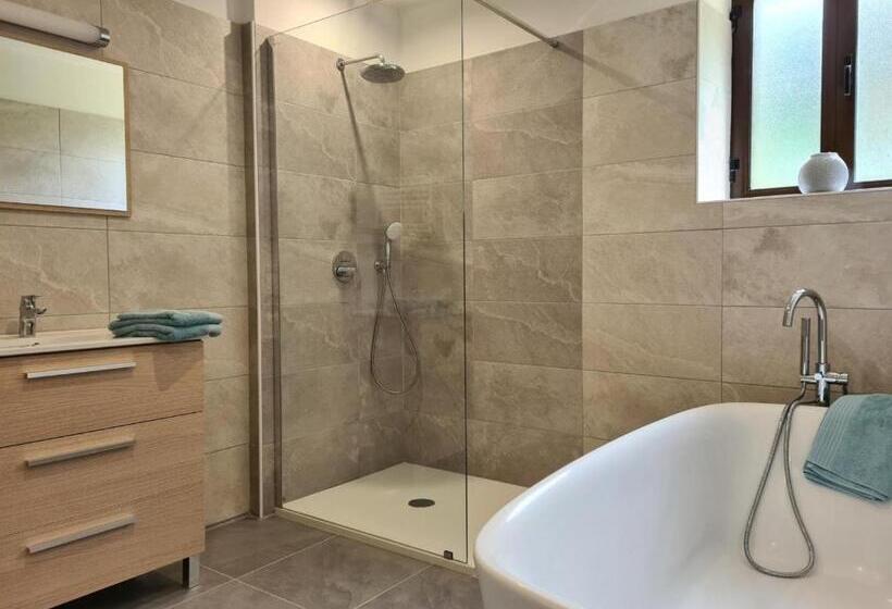 اتاق لوکس, La Maison Thimadaise