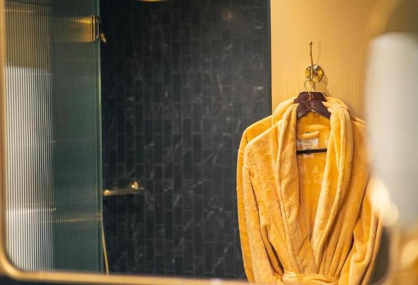 اتاق کلاب, Jacyz
