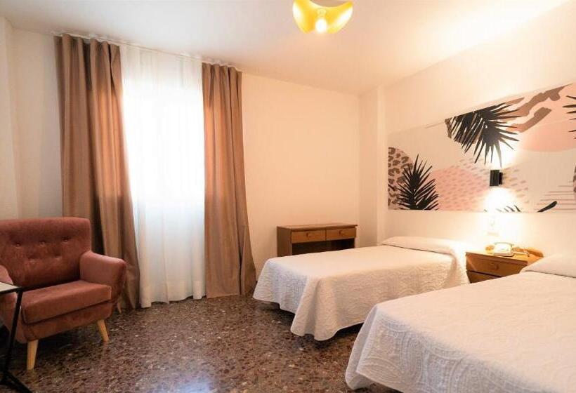 اتاق استاندارد یک نفره, Roig