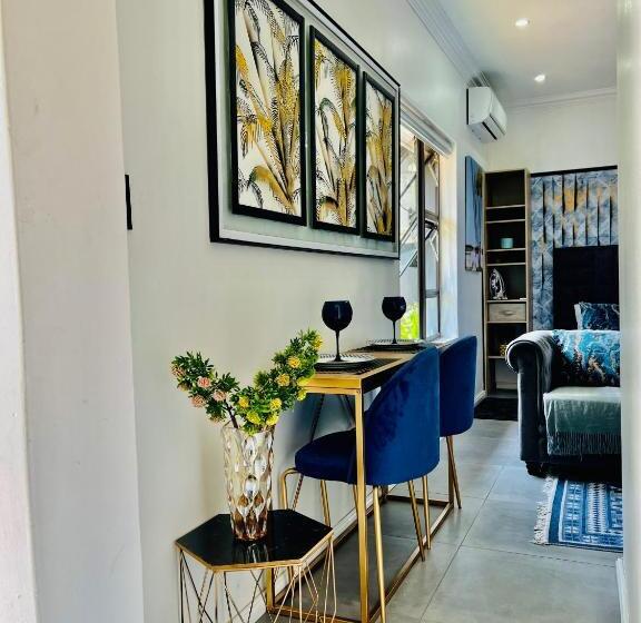 استودیوی استاندارد, 24 On Basil Boutique Luxury