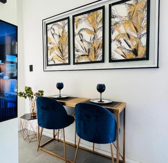 استودیوی استاندارد, 24 On Basil Boutique Luxury