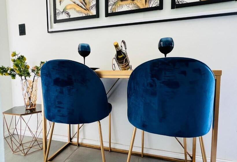 استودیوی استاندارد, 24 On Basil Boutique Luxury
