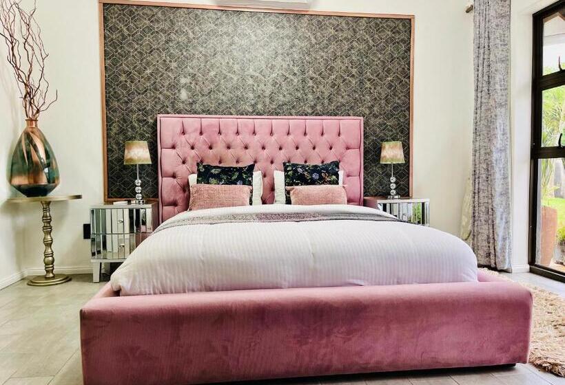 آپارتمان 1 خوابه با چشم‌انداز باغ, 24 On Basil Boutique Luxury