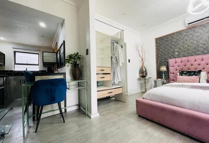آپارتمان 1 خوابه با چشم‌انداز باغ, 24 On Basil Boutique Luxury