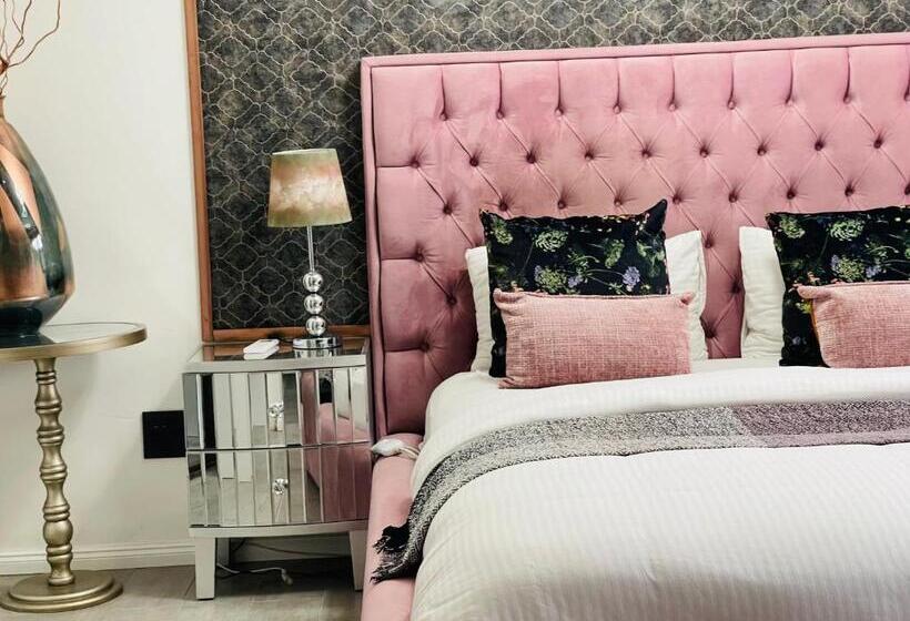 آپارتمان 1 خوابه با چشم‌انداز باغ, 24 On Basil Boutique Luxury