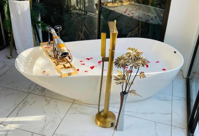 سوئیت پرزیدنت, 24 On Basil Boutique Luxury