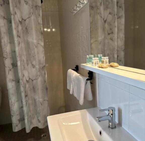 اتاق استاندارد سه نفره, Hôtel Doré