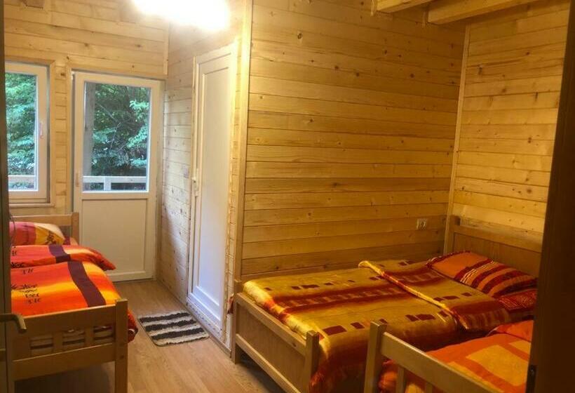 اتاق استاندارد سه تخته با بالکن, Adenisi Guesthouse