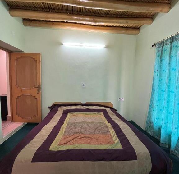 اتاق لوکس, Napishu Guest House