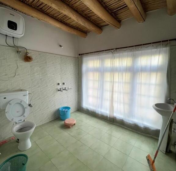 اتاق لوکس, Napishu Guest House
