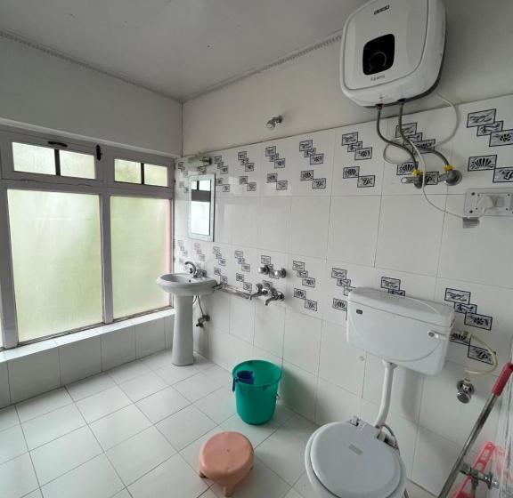 اتاق لوکس با بالکن, Napishu Guest House