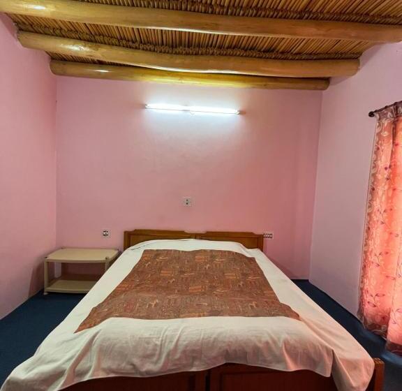 اتاق اکونومی, Napishu Guest House