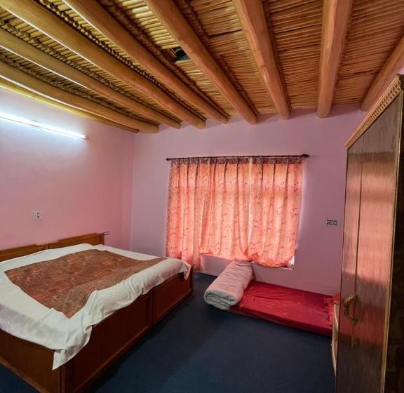 اتاق اکونومی, Napishu Guest House