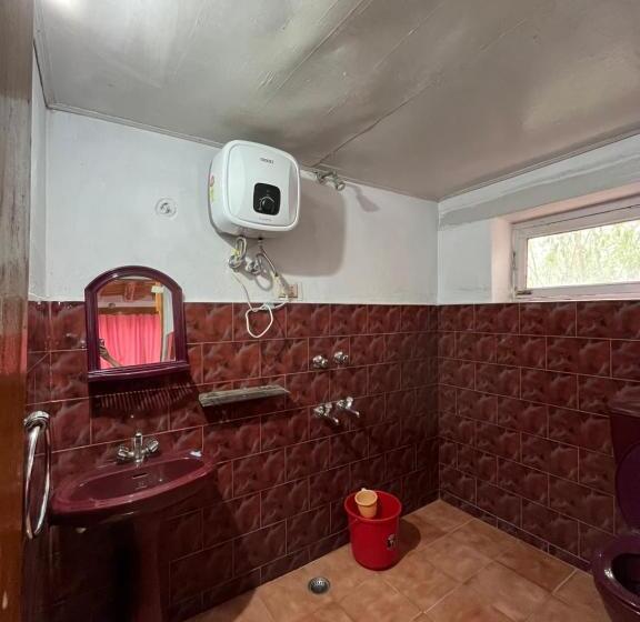 اتاق اکونومی, Napishu Guest House