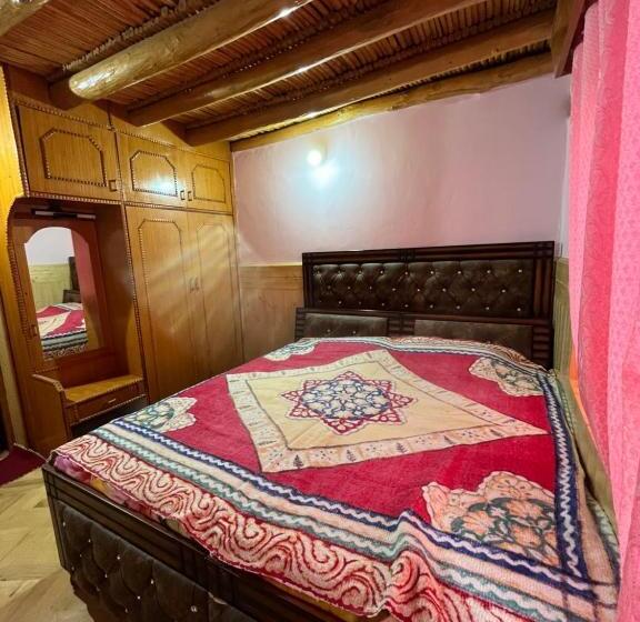 اتاق اکونومی, Napishu Guest House