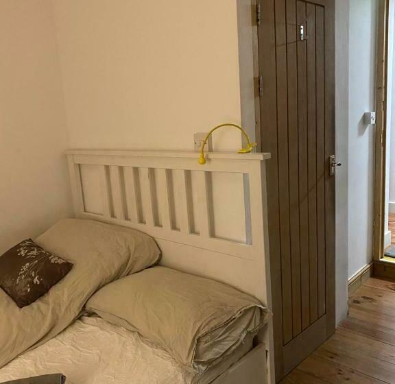 基本间, Edinb&b