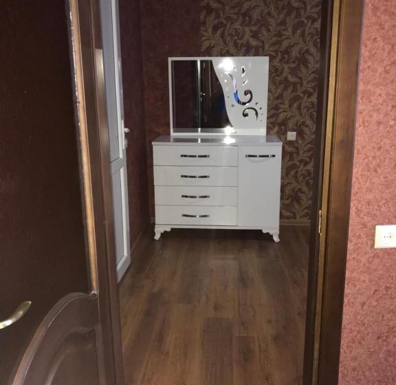 سوییت با چشم‌انداز باغ, Nani S Sweet Home