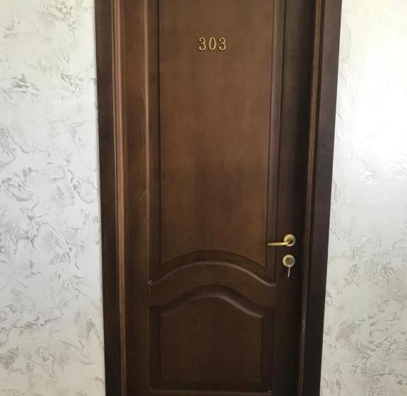سوییت با چشم‌انداز باغ, Nani S Sweet Home