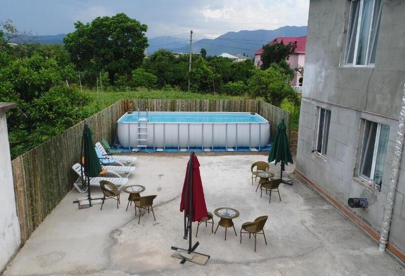 سوییت با چشم‌انداز باغ, Nani S Sweet Home