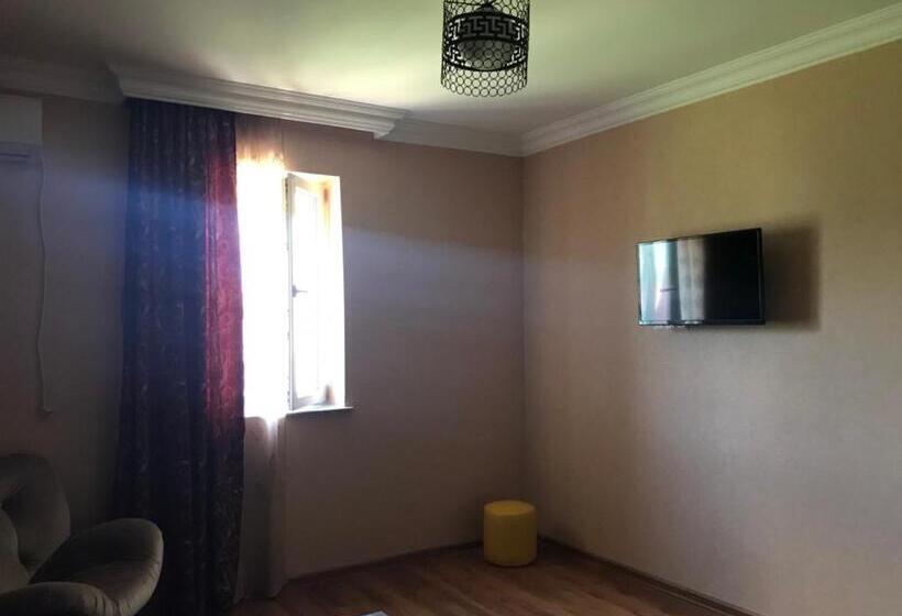 سوییت با چشم‌انداز کوه, Nani S Sweet Home