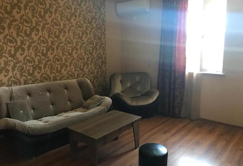سوییت با چشم‌انداز کوه, Nani S Sweet Home