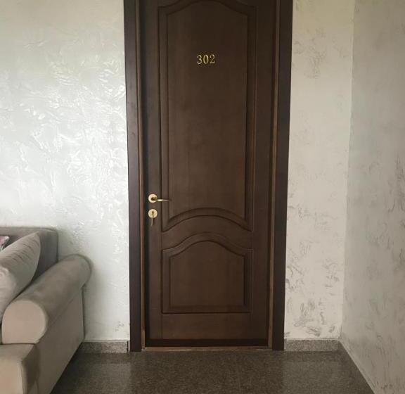 سوییت با چشم‌انداز کوه, Nani S Sweet Home