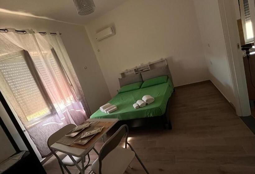 اتاق استاندارد, White Room