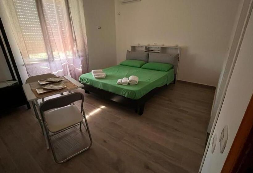 اتاق استاندارد, White Room