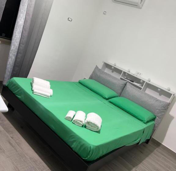 اتاق استاندارد, White Room