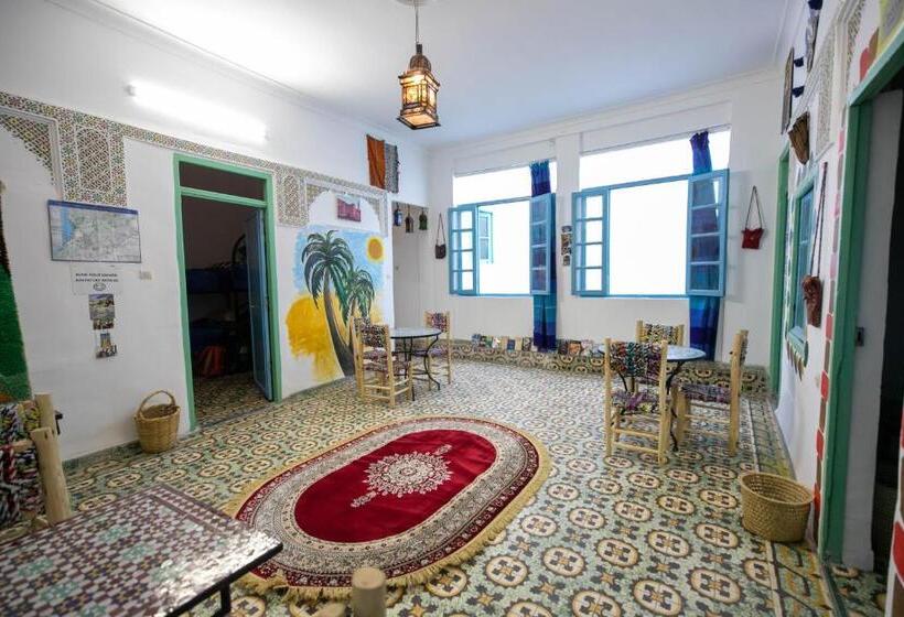 اتاق اکونومی, Backhome Fez