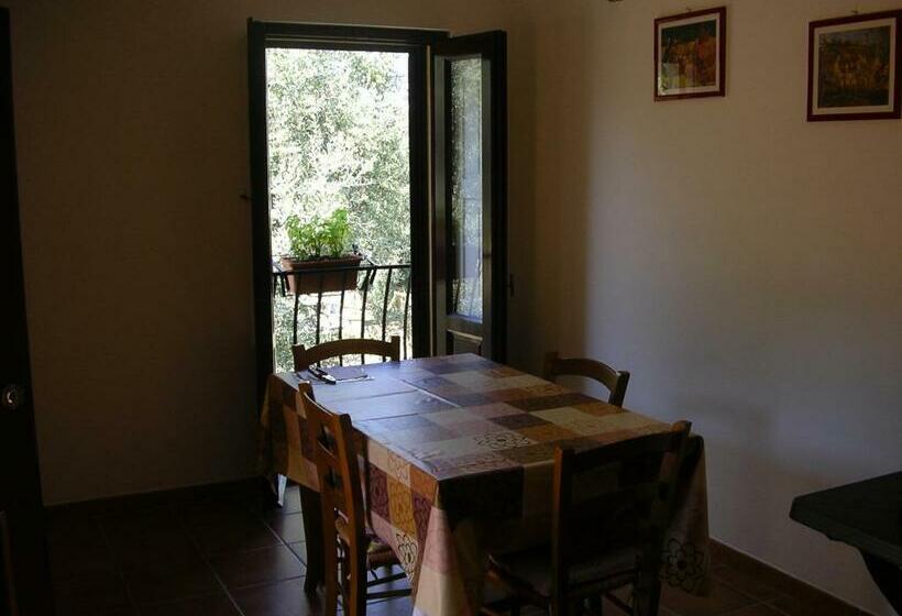 آپارتمان 1 خوابه با تراس, Agriturismo Torre Rinusa