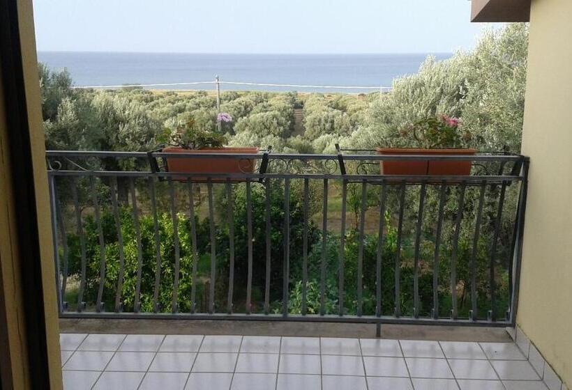 آپارتمان 1 خوابه با تراس, Agriturismo Torre Rinusa