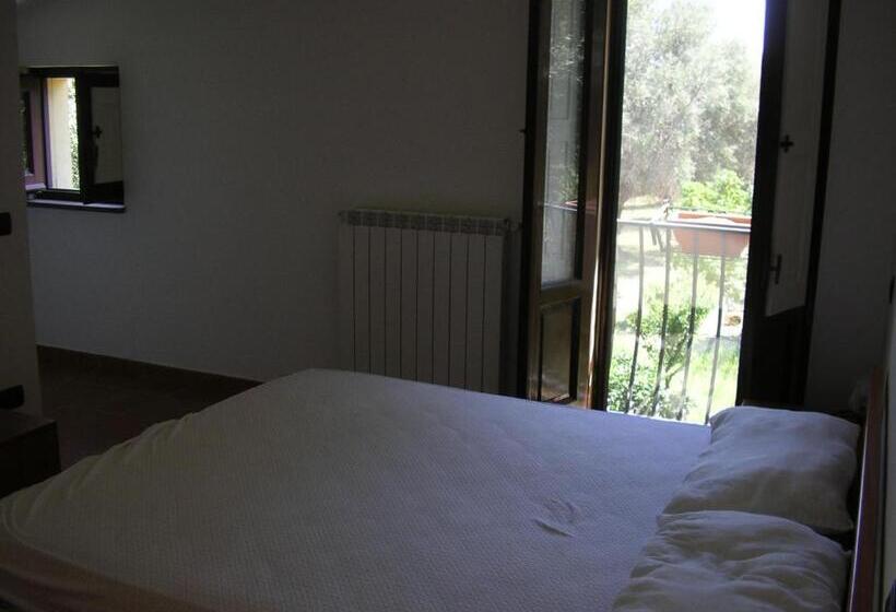 آپارتمان 1 خوابه با تراس, Agriturismo Torre Rinusa
