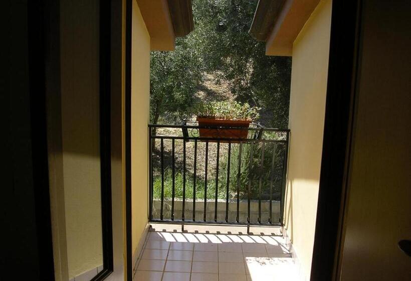 آپارتمان 1 خوابه با تراس, Agriturismo Torre Rinusa