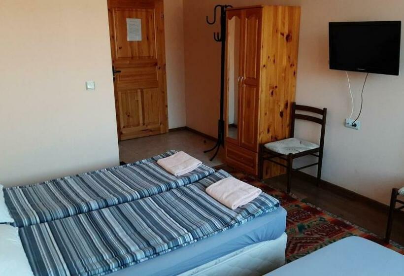 اتاق استاندارد سه نفره, Guest House Garbevi