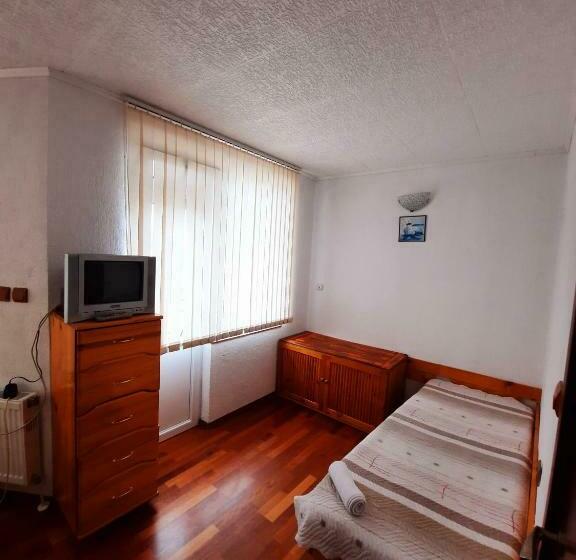 Economy Triple Room, Guesthouse Classic