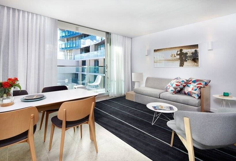 آپارتمان یک خوابه با دری مشترک که هال را جدا می کند., Adina Apartment Hotel Bondi Beach Sydney