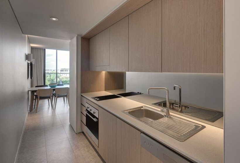 آپارتمان یک خوابه با دری مشترک که هال را جدا می کند., Adina Apartment Hotel Bondi Beach Sydney