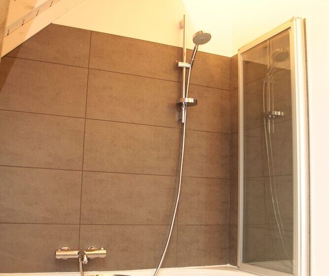 اتاق خانوادگی, B&b Passadia