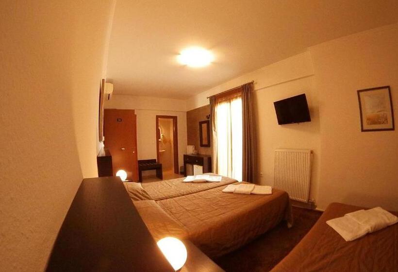 Standard Triple Room with Terrace, Ahilion