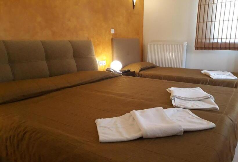 Standard Triple Room with Terrace, Ahilion
