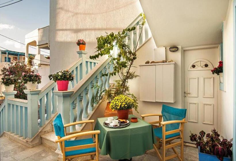 اتاق استاندارد, Dionysis Studios