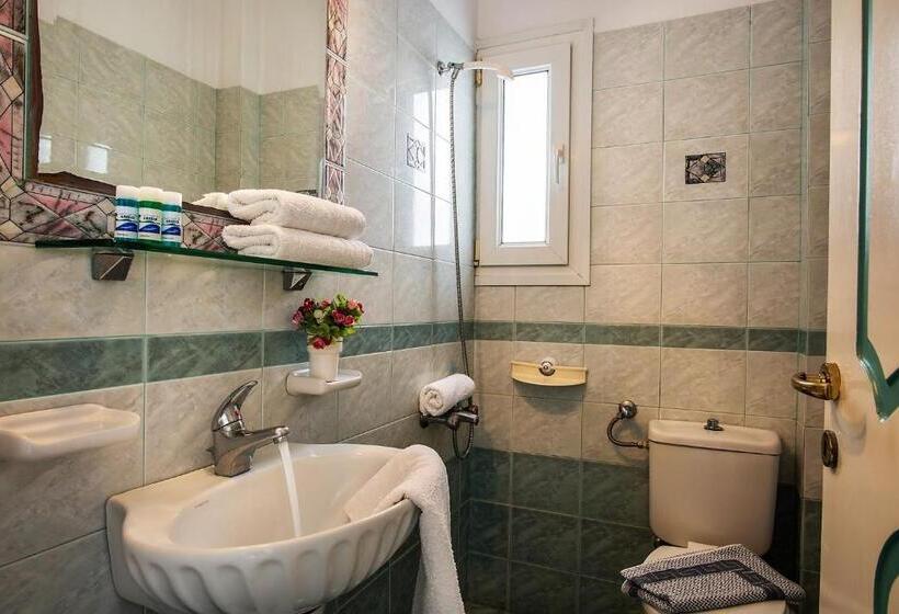 اتاق استاندارد, Dionysis Studios