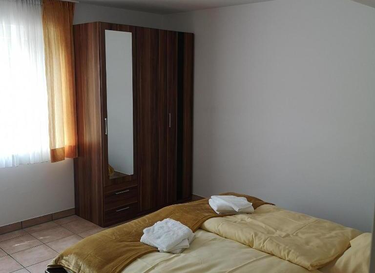 اتاق استاندارد با سرویس بهداشتی مشترک, Haus Hillebrand