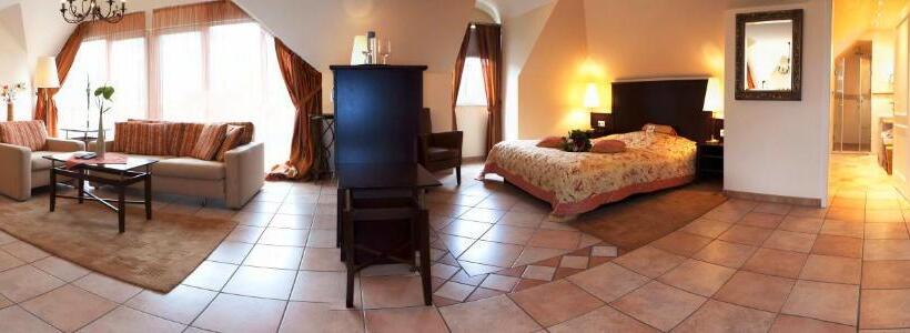 سوییت, Tandreas Hotel & Restaurant