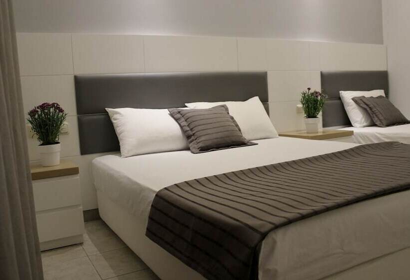 Chambre Triple Standard, Zeus