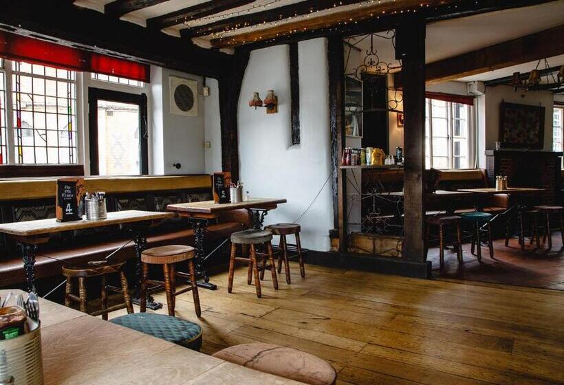اتاق استاندارد چهار تخته, The Old Crown