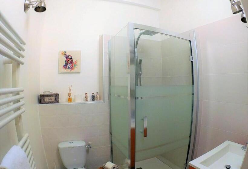 اتاق استاندارد با چشم‌انداز باغ, La Villa Carcassonne, Cité 8 Min à Pieds, Clim, Piscine, Full Wifi, Borne 7,5kw, Vélo élect, Parking